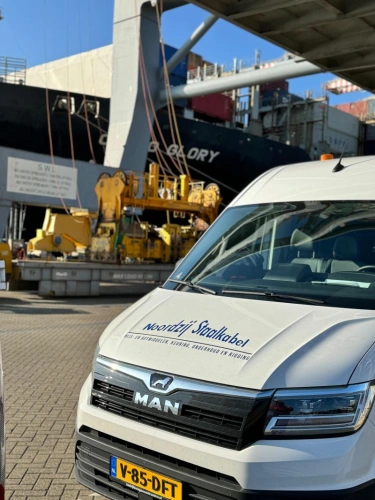 The Rigging Specialists in action on-site!
